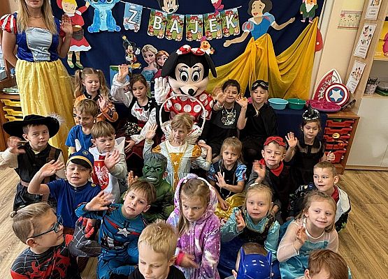 Grafika 4: 05.11.2025 Dzień Postaci z Bajek gr III