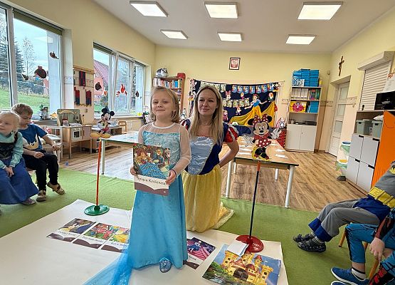 Grafika 8: 05.11.2025 Dzień Postaci z Bajek gr III