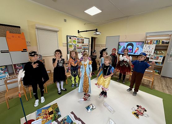 Grafika 10: 05.11.2025 Dzień Postaci z Bajek gr III