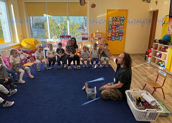 Grafika 11: 06.11.2025 Zajęcia Edukacyjne nt."Przygotowanie zwierząt do zimy"