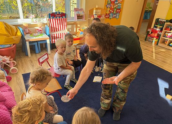 Grafika 12: 06.11.2025 Zajęcia Edukacyjne nt."Przygotowanie zwierząt do zimy"