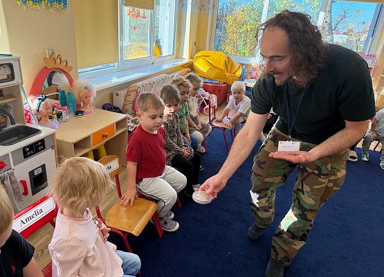 Grafika 13: 06.11.2025 Zajęcia Edukacyjne nt."Przygotowanie zwierząt do zimy"