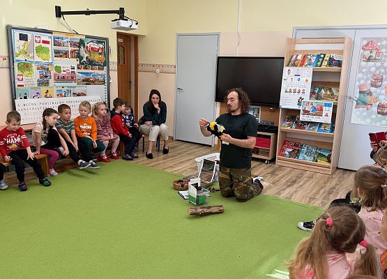 Grafika 64: 06.11.2025 Zajęcia Edukacyjne nt."Przygotowanie zwierząt do zimy"