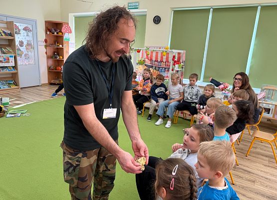 Grafika 69: 06.11.2025 Zajęcia Edukacyjne nt."Przygotowanie zwierząt do zimy"