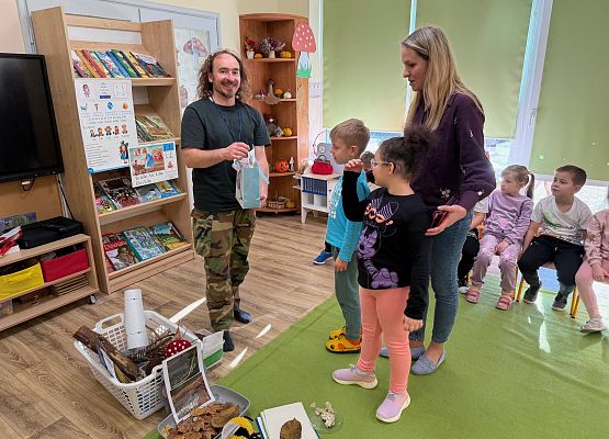 Grafika 71: 06.11.2025 Zajęcia Edukacyjne nt."Przygotowanie zwierząt do zimy"