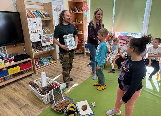 Grafika 73: 06.11.2025 Zajęcia Edukacyjne nt."Przygotowanie zwierząt do zimy"