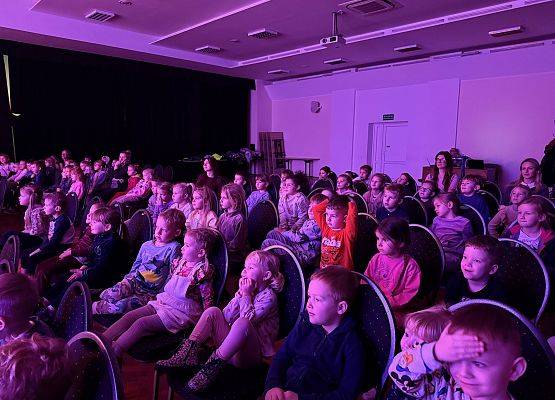 Grafika 12: 18.11.2025 Przedstawienie pt." Miejska dżungla" w Gokis Wicko