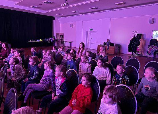 Grafika 11: 18.11.2025 Przedstawienie pt." Miejska dżungla" w Gokis Wicko