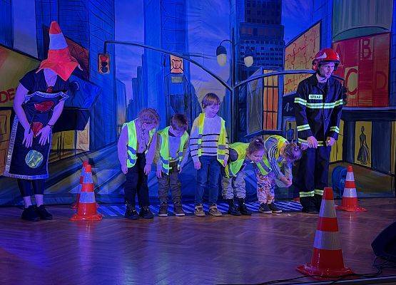 Grafika 32: 18.11.2025 Przedstawienie pt." Miejska dżungla" w Gokis Wicko