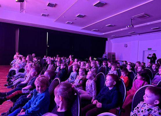 Grafika 44: 18.11.2025 Przedstawienie pt." Miejska dżungla" w Gokis Wicko