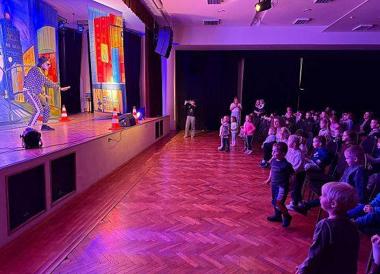 Grafika 48: 18.11.2025 Przedstawienie pt." Miejska dżungla" w Gokis Wicko