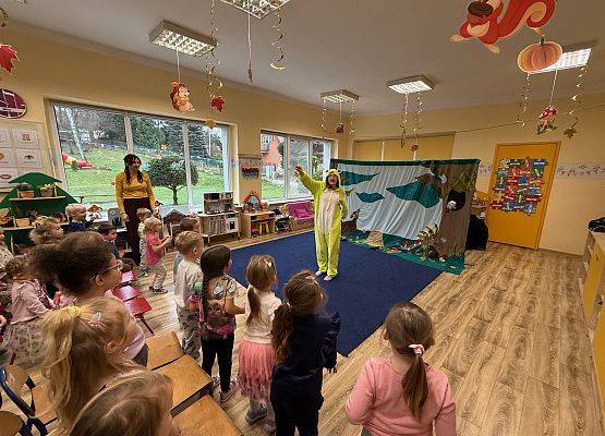 Grafika 3: 20.11.2025 Przedstawienie pt. "Dzień w którym Felek zgubił uśmiech"