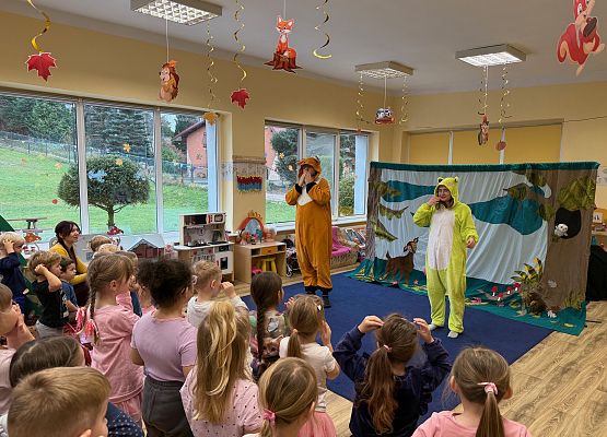 Grafika 10: 20.11.2025 Przedstawienie pt. "Dzień w którym Felek zgubił uśmiech"