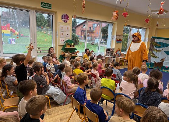 Grafika 13: 20.11.2025 Przedstawienie pt. "Dzień w którym Felek zgubił uśmiech"