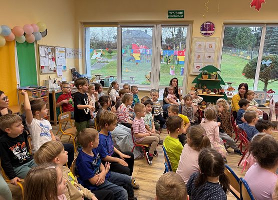 Grafika 14: 20.11.2025 Przedstawienie pt. "Dzień w którym Felek zgubił uśmiech"