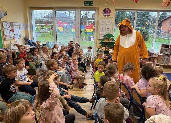 Grafika 19: 20.11.2025 Przedstawienie pt. "Dzień w którym Felek zgubił uśmiech"