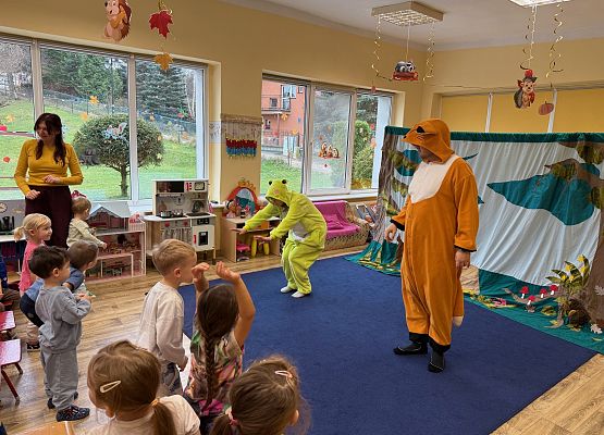 Grafika 23: 20.11.2025 Przedstawienie pt. "Dzień w którym Felek zgubił uśmiech"