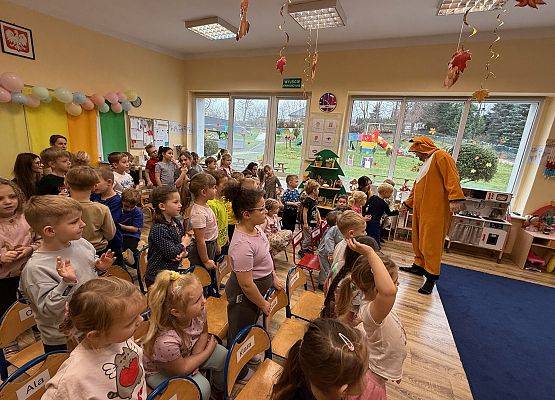 Grafika 26: 20.11.2025 Przedstawienie pt. "Dzień w którym Felek zgubił uśmiech"