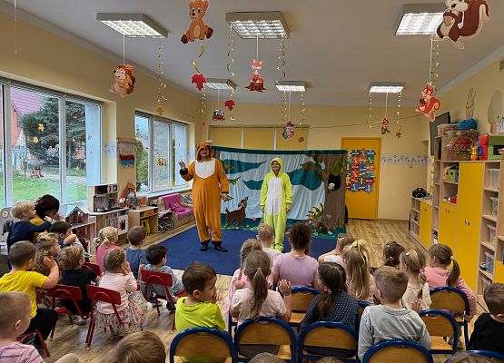 Grafika 27: 20.11.2025 Przedstawienie pt. "Dzień w którym Felek zgubił uśmiech"