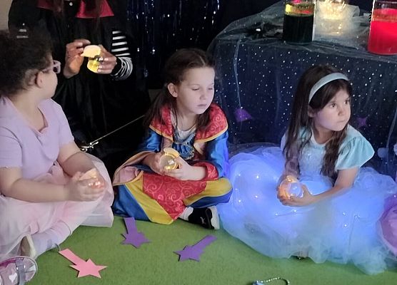 Grafika 14: 28.11.2025 Andrzejki w naszym przedszkolu