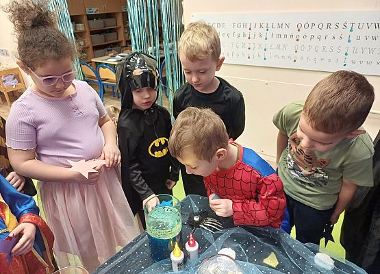 Grafika 38: 28.11.2025 Andrzejki w naszym przedszkolu