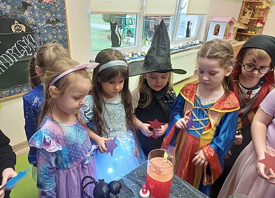 Grafika 41: 28.11.2025 Andrzejki w naszym przedszkolu