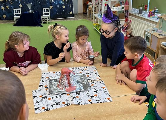 Grafika 43: 28.11.2025 Andrzejki w naszym przedszkolu