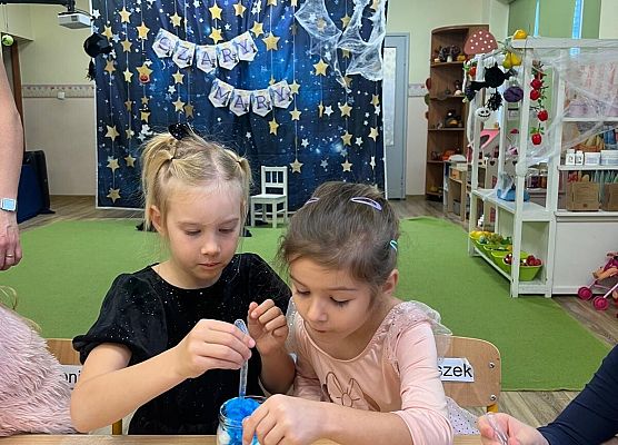 Grafika 53: 28.11.2025 Andrzejki w naszym przedszkolu