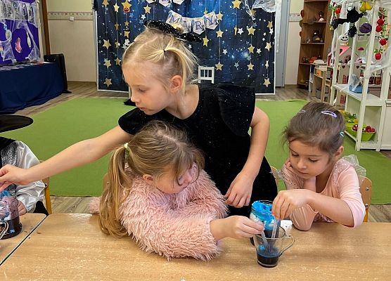 Grafika 60: 28.11.2025 Andrzejki w naszym przedszkolu