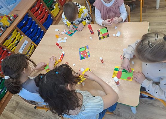 Grafika 17: 04.12.2025 Warsztaty kreatywne w gr III