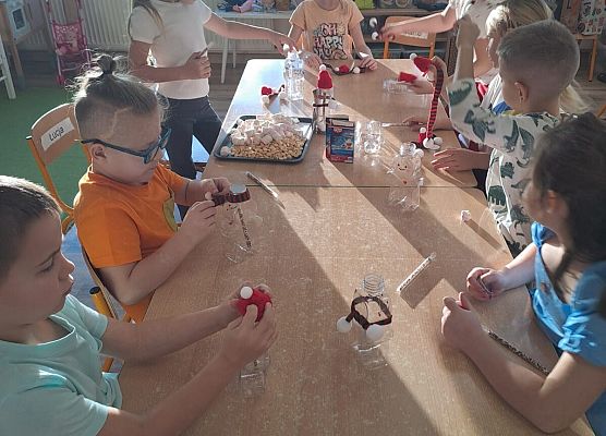 Grafika 28: 04.12.2025 Warsztaty kreatywne w gr III