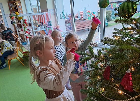 Grafika 6: 04.12.2025 Wspólne ubieranie choinki!