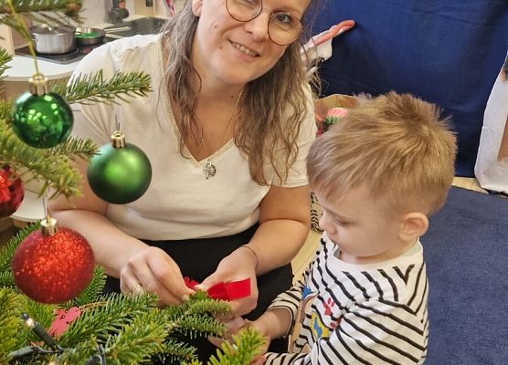 Grafika 19: 04.12.2025 Wspólne ubieranie choinki!