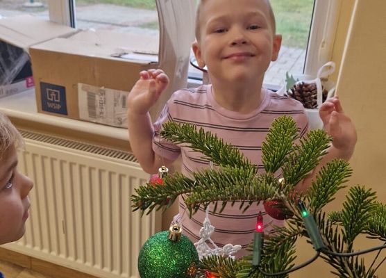 Grafika 20: 04.12.2025 Wspólne ubieranie choinki!