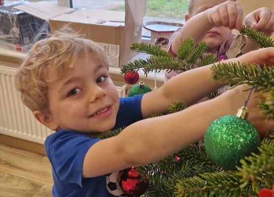 Grafika 21: 04.12.2025 Wspólne ubieranie choinki!