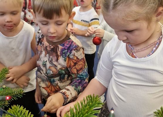 Grafika 29: 04.12.2025 Wspólne ubieranie choinki!