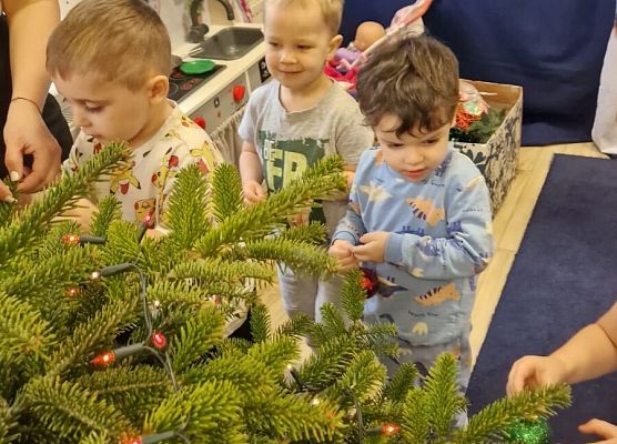Grafika 31: 04.12.2025 Wspólne ubieranie choinki!