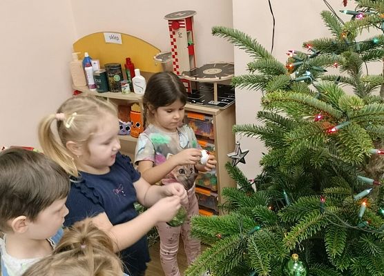 Grafika 39: 04.12.2025 Wspólne ubieranie choinki!