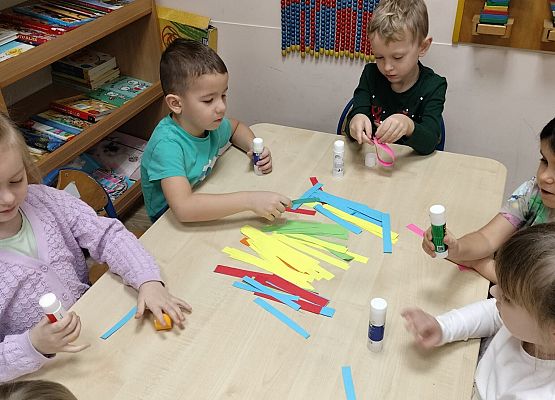 Grafika 44: 04.12.2025 Wspólne ubieranie choinki!