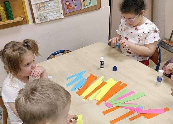 Grafika 45: 04.12.2025 Wspólne ubieranie choinki!