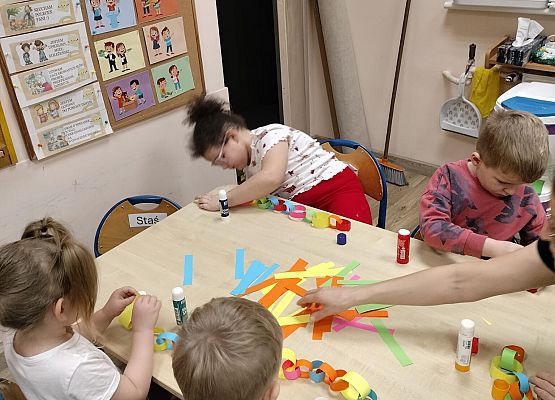 Grafika 47: 04.12.2025 Wspólne ubieranie choinki!