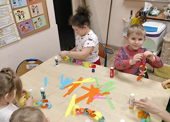 Grafika 51: 04.12.2025 Wspólne ubieranie choinki!