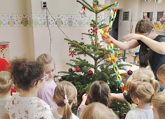 Grafika 53: 04.12.2025 Wspólne ubieranie choinki!