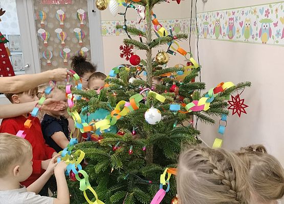 Grafika 60: 04.12.2025 Wspólne ubieranie choinki!