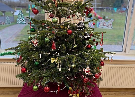 Grafika 1: Zabawa mikołajkowa i spotkanie z Mikołajem w naszym przedszkolu!