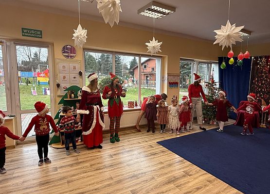 Grafika 13: Zabawa mikołajkowa i spotkanie z Mikołajem w naszym przedszkolu!