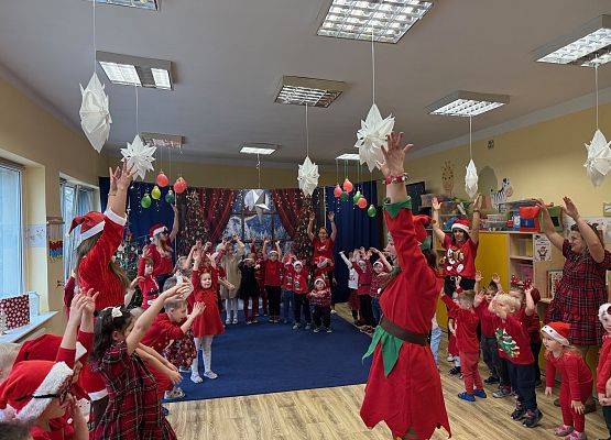 Grafika 16: Zabawa mikołajkowa i spotkanie z Mikołajem w naszym przedszkolu!