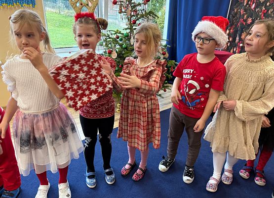 Grafika 18: Zabawa mikołajkowa i spotkanie z Mikołajem w naszym przedszkolu!