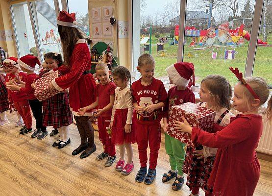 Grafika 20: Zabawa mikołajkowa i spotkanie z Mikołajem w naszym przedszkolu!