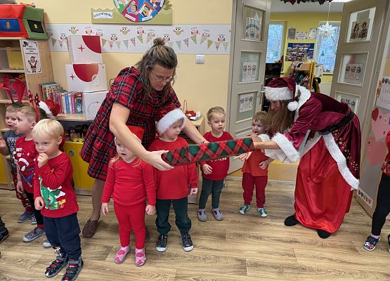 Grafika 23: Zabawa mikołajkowa i spotkanie z Mikołajem w naszym przedszkolu!